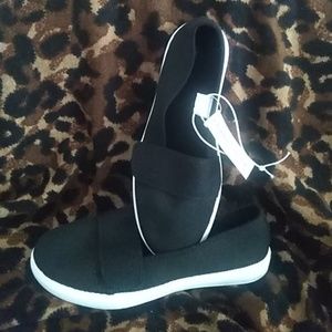 BNWT Velcro SNEAKER FLATS So Cute B+W